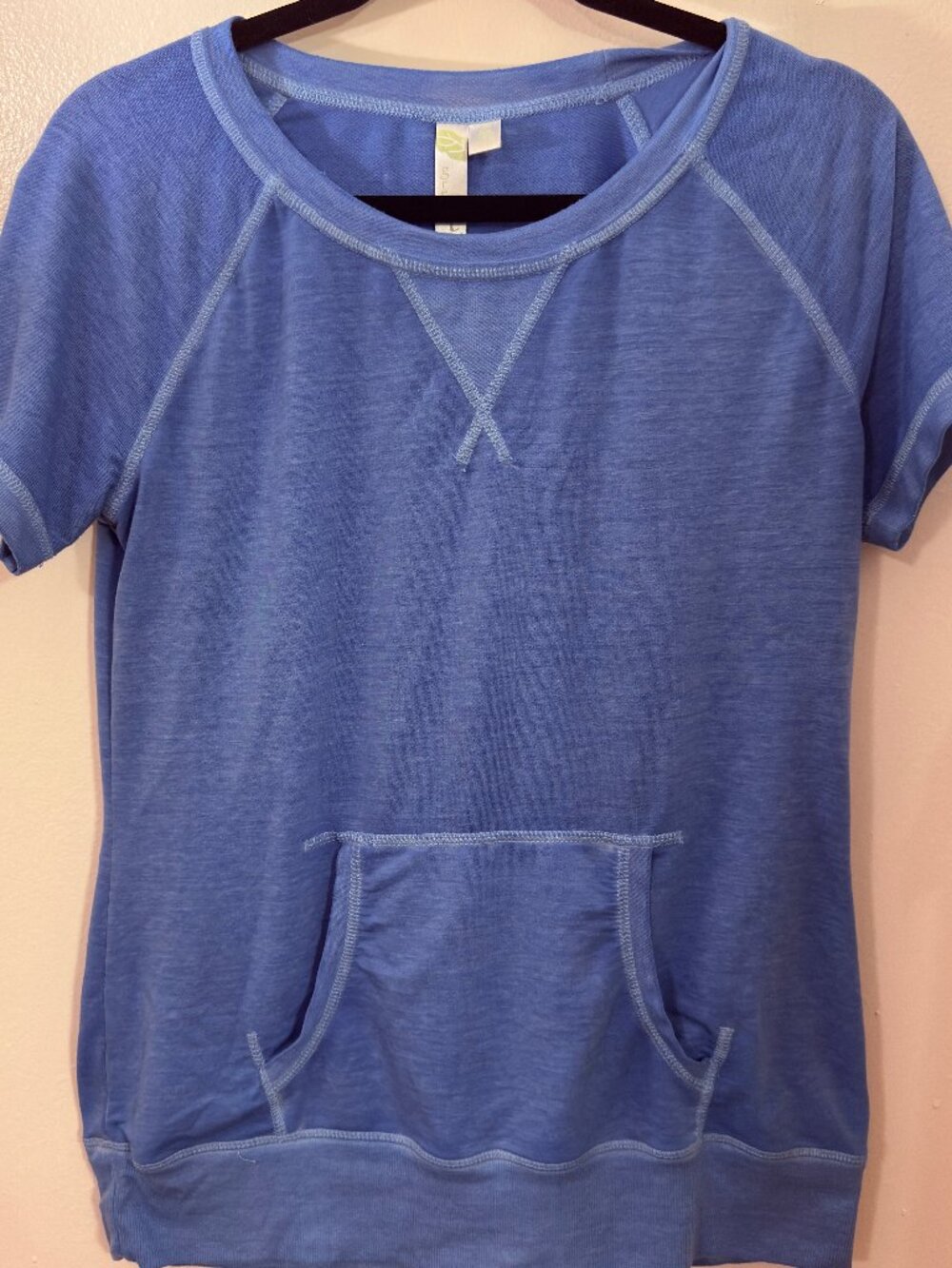 Women’s Green Tea Short Sleeve Front Pocket Light Blue T-Shirt Size Medium